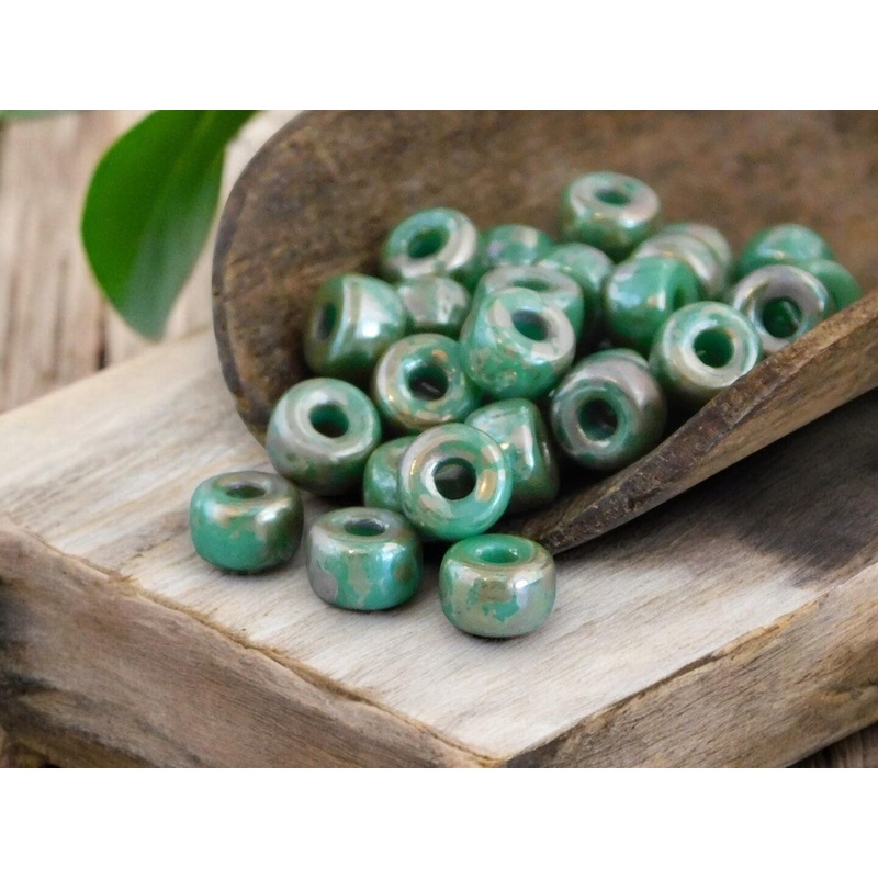20g Green Turquoise Rembrandt 2/0 Matubo Beads