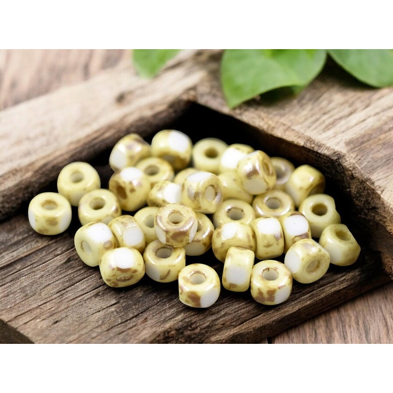 20g 3 Cut Chalk Rembrandt 2/0 Matubo Beads