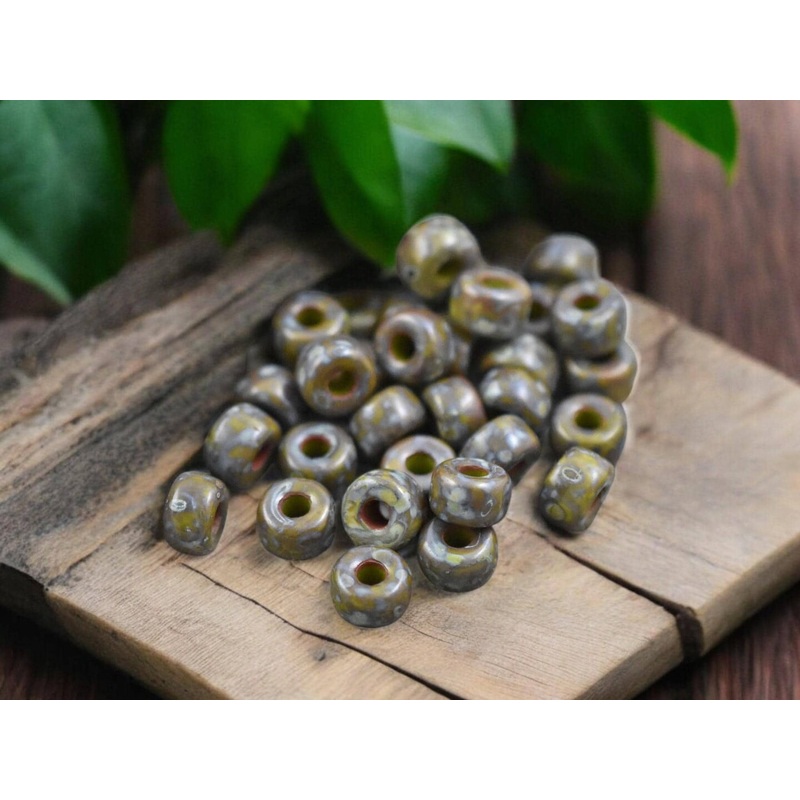 20g Opaque Wasabi Travertine 2/0 Matubo Beads