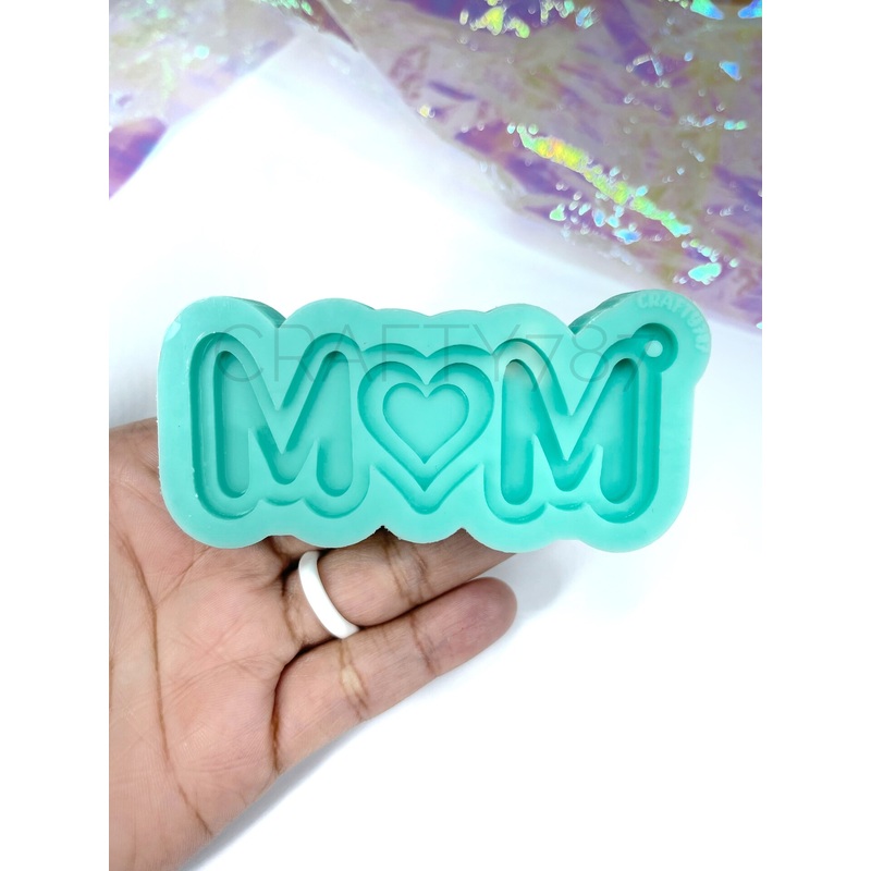 MOM Keychain with 2D Hearts (D10)